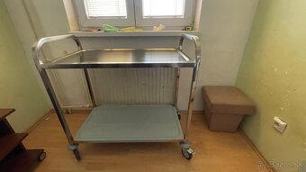 Predám servírovací železný stolík na koliečkach - 5