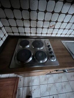 Kuchyňská linka materiál - dřevo, včetně spotřebičů, 3764 - 5