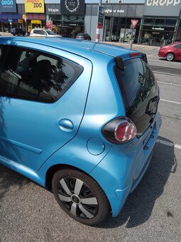 TOYOTA AYGO 1.0 Benzín svetlomodrá metalíza 5-dverí - 5