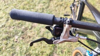 Lahky karbonovy MTB bicykel vo velkosti M (9.9 kg) - 5