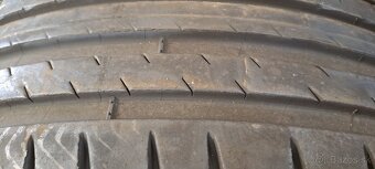 Predám 2ks pekné 225/40r19-93Y Michelin - 5