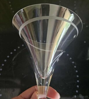 Poháre na stopke s nezvyčajným výbrusom - 5