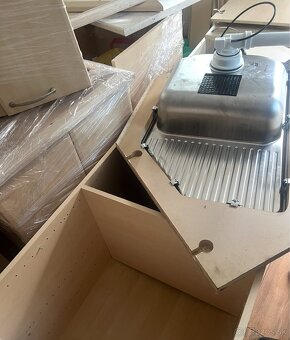 Kuchynska linka skoro nova-2 zostavy + drez a bateria - 5