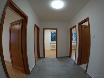 Prenájom admin. budovy s parkovaním v lukratívnej časti Star - 5