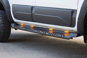 Bočné ochranné prahy nášľapy na VW Amarok - 5