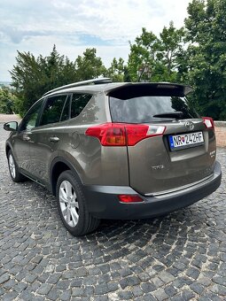 Toyota RAV4 2.2 l D-CAT Premium - 5