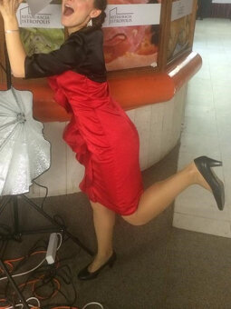 Extravagantne cervene saty London Aftershock S - 5