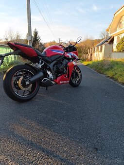 Honda CBR 650r - 5