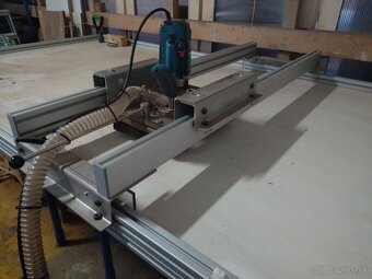 Predám zrovnávací  frézovací stôl - 5