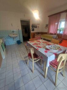 ZNÍŽENÁ CENA - na predaj rodinný dom v dedine Jasov - 5