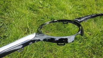 Mercedes C class W206 2021 - maska logo znak AMG - 5