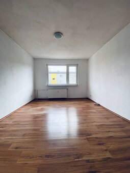 Na predaj veľký 3 izbový byt s loggiou - 5