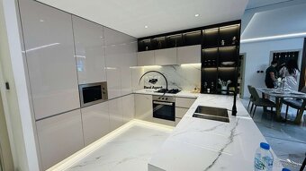 15 CASCADE by Iman x Versace Ceramics, Dubaj - 5
