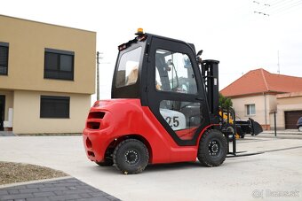 VYSOKOZDVIŽNÝ VOZÍK VZV FORTREX 25 - 5