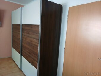 Skriňa 220x200x57-zasúvacie dvere - 5