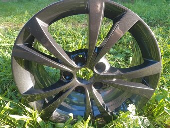 Predám original disky na alfa romeo giulietta 5x110 R16 7J E - 5