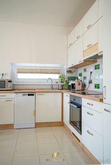 PREDAJ: 3 izbový zariadený byt, balkón, parkovanie, Rajka - 5