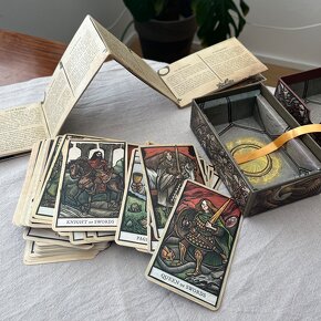 The Lord of the Rings Tarot and Guidebook - 5
