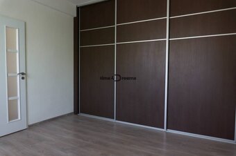 NA PREDAJ 2 izbový byt v širšom centre Hlohovca - 5