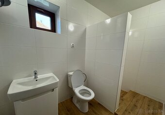 Krásny, 4 izbový rodinný dom s garážou - Horné Saliby. - 5