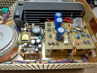 Laboratórny zdroj 2x 0-30V, 4A - 5