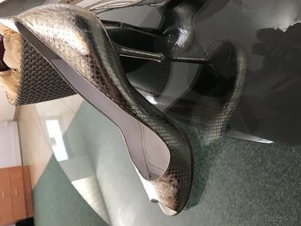 BURBERRY originál metalicke damske lodicky 39 - 5