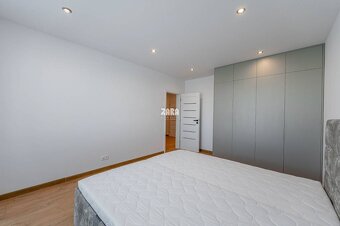 Tr.SNP - 2 izbový byt, loggia, 53 m2.Zariadený,KOMPLETNÁ REK - 5