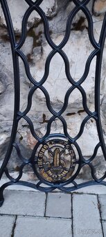 Jedinečné stolíky šijací stroj Singer - 5