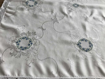 zaclonka a vyšivaný obrus - 5