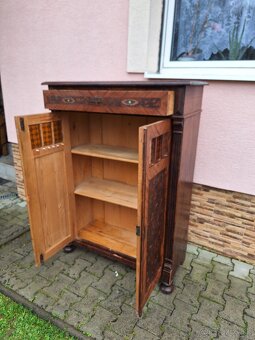 Predám komodu rustikálnu starožitnu - 5