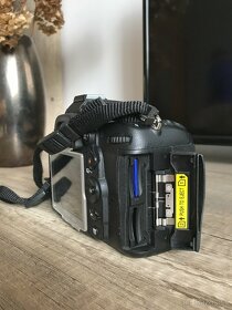Nikon D7000 + Nikkor 35mm f/1.8G - 5