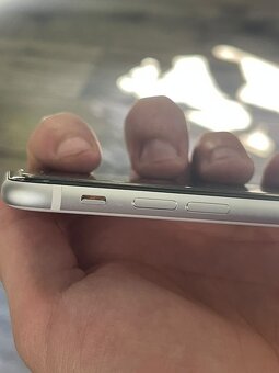 Predám iPhone SE 2020 64gb (2nd gen) - 5