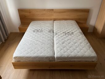 Levitujúca dubová posteľ - úložný priestor, nočné stolíky - 5