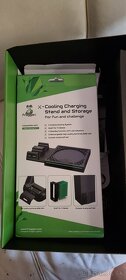Predám Xbox Series X,1 ovladač + chladiacu vybavu baterkamy - 5