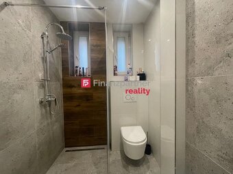 Nadštandartný luxusne zrekonštruovaný tehlový 1,5 izb byt v - 5