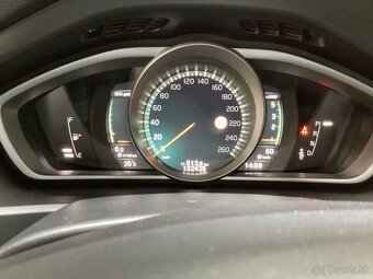 VOLVO V40 2.0 D3 Inscription - 5