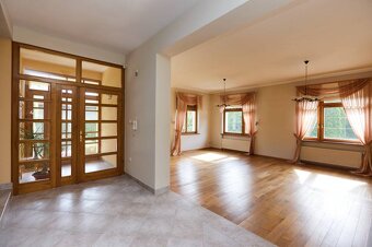 NA PREDAJ -MESTSKÁ 2- GENERAČNÁ VILA -TOPASOVÁ UL. - 5