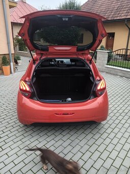 Peugeot 208 - 5