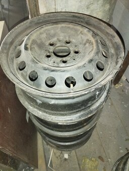 Disky a pneumatiky na viacero áut v texte - 5