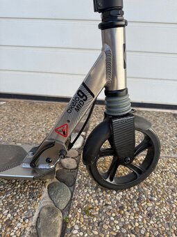 Odpružená kolobežka OXEO MID 9 s brzdami ako nová. - 5