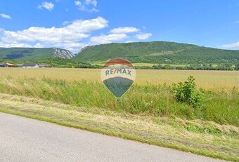 Pozemok na výstavbu rodinných domov 35 000 m², Dvorníky Vče - 5