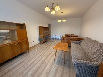 Priestranný 2-izbový byt po kompletnej rekonštrukcii vo vyhľ - 5