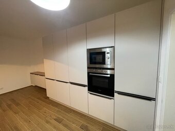 Garsónka s parkovacím miestom a balkónom na prenájom - 5