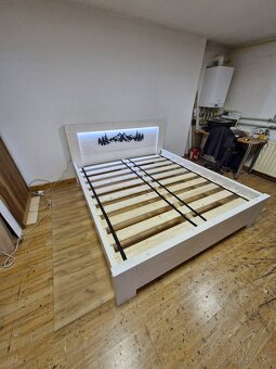 Manželská postel z masívu - 5