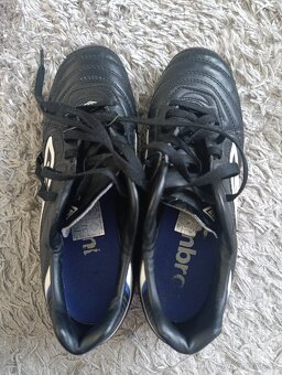 Turfy, kopačky Umbro, v. 40,5 - 5