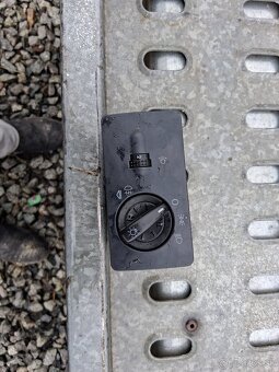 Predam vypínač svetiel zo zadnou hmlovkou škoda Fabia jedna - 5