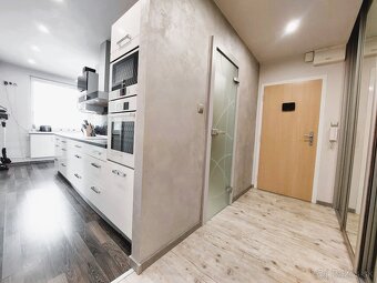 Ojedinelý 4+1 izbový byt s dvomi pivnicami a parkovaním, - 5