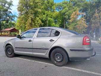 Škoda octavia 1.6 Benzín - 5