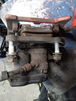 brzdový strmeň A4 B8  A5 8T - 5