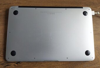 predám macbook air A1465 - 5